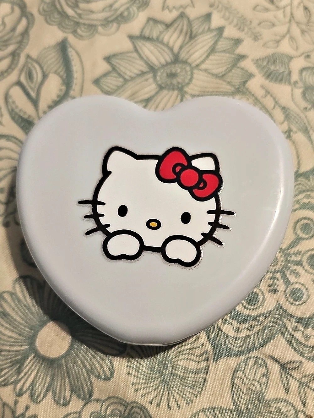Hello Kitty Heart-Shaped Sewing Kit White - Picture 1 of 7
